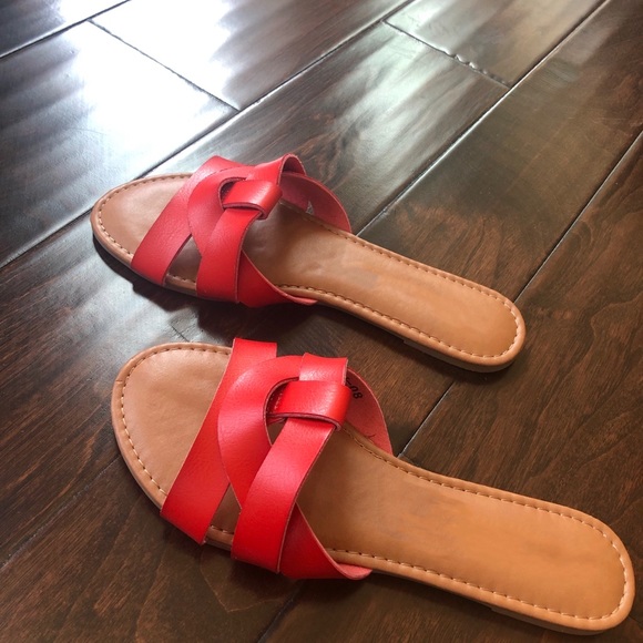 ‼️PRICE IS FIRM‼️Red women sandals/slippers - Picture 2 of 3